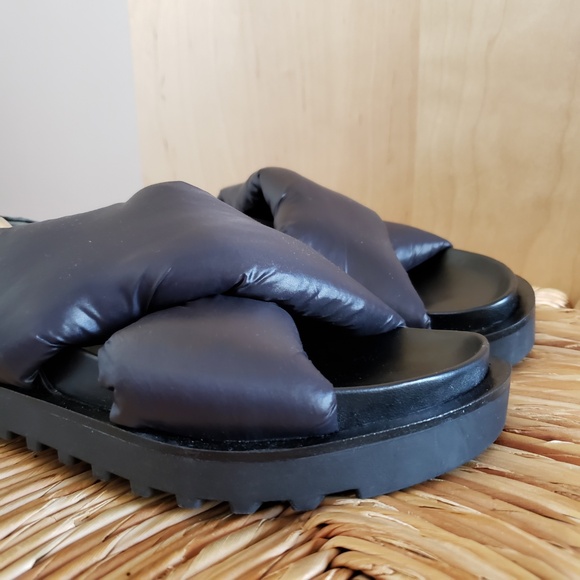 Guess Puff Sandals NEW! - Picture 11 of 14